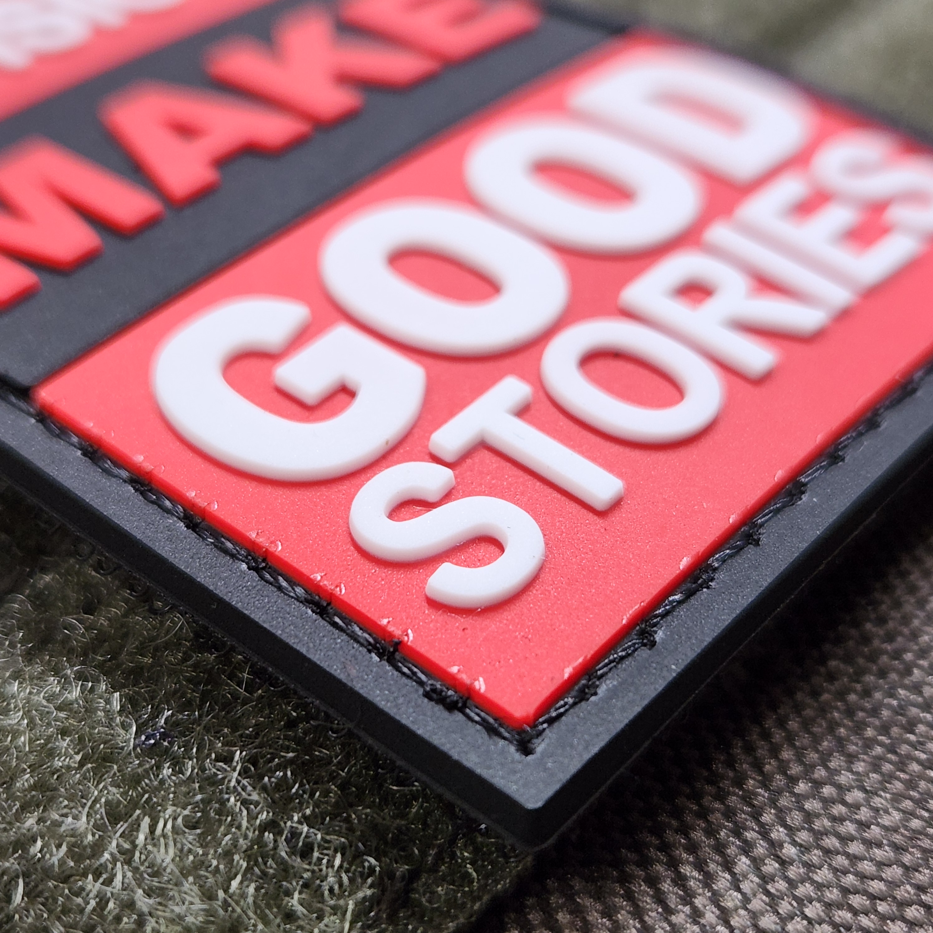 Parche PVC 3D con velcro – BAD DECISIONS make Good Stories - vista 3
