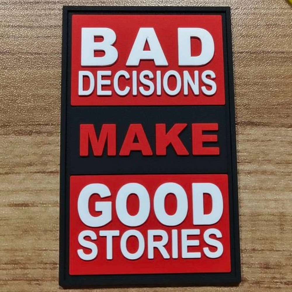 Parche PVC 3D con velcro – BAD DECISIONS make Good Stories - vista 7